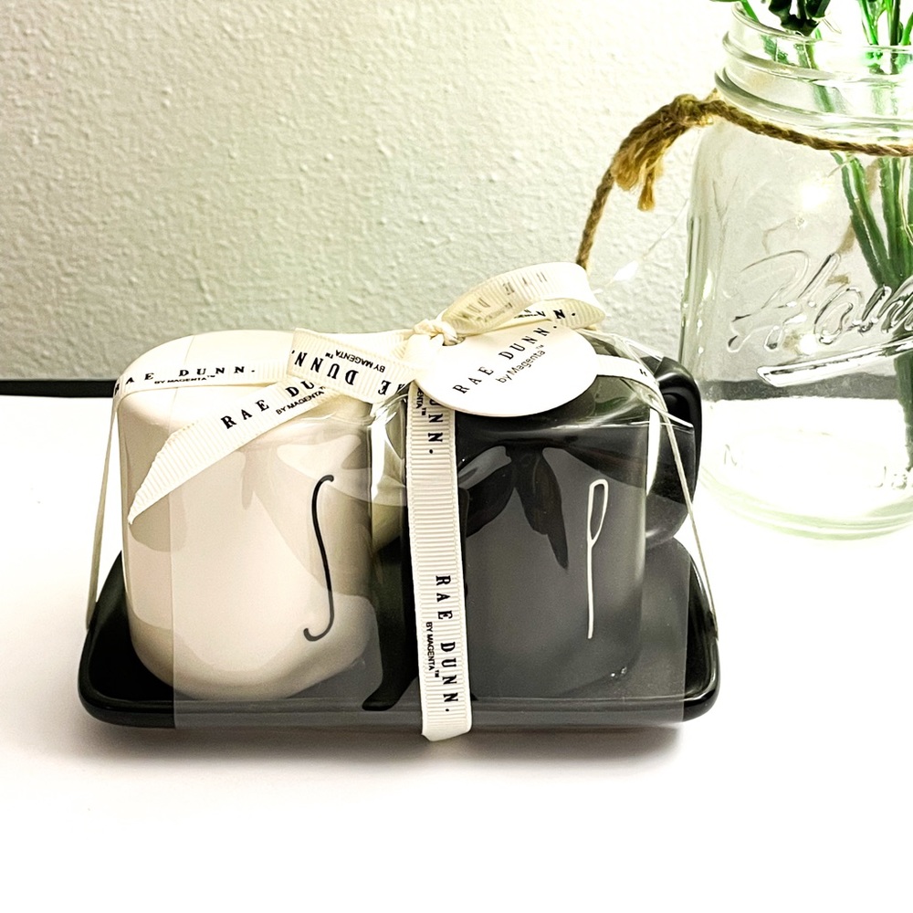 RAE DUNN 3pc Salt And Pepper Mug Shaped Shakers With Base